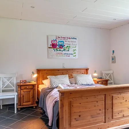Zum Heidegarten Holiday home *